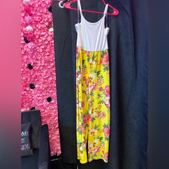 Medium floral jumpsuit #1041 - Picture 2 of 3